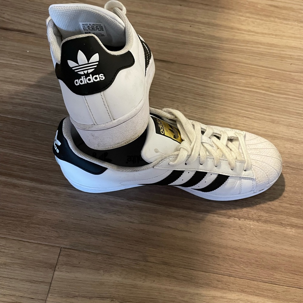 Adidas 3 strip sneakers
